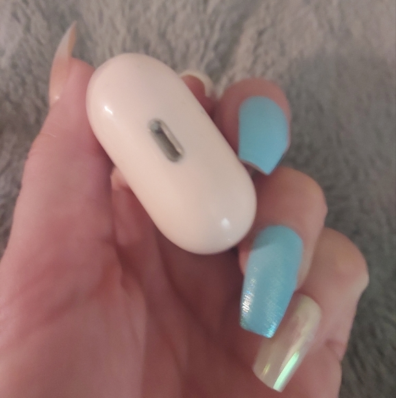 Apple airpods - Picture 2 of 3